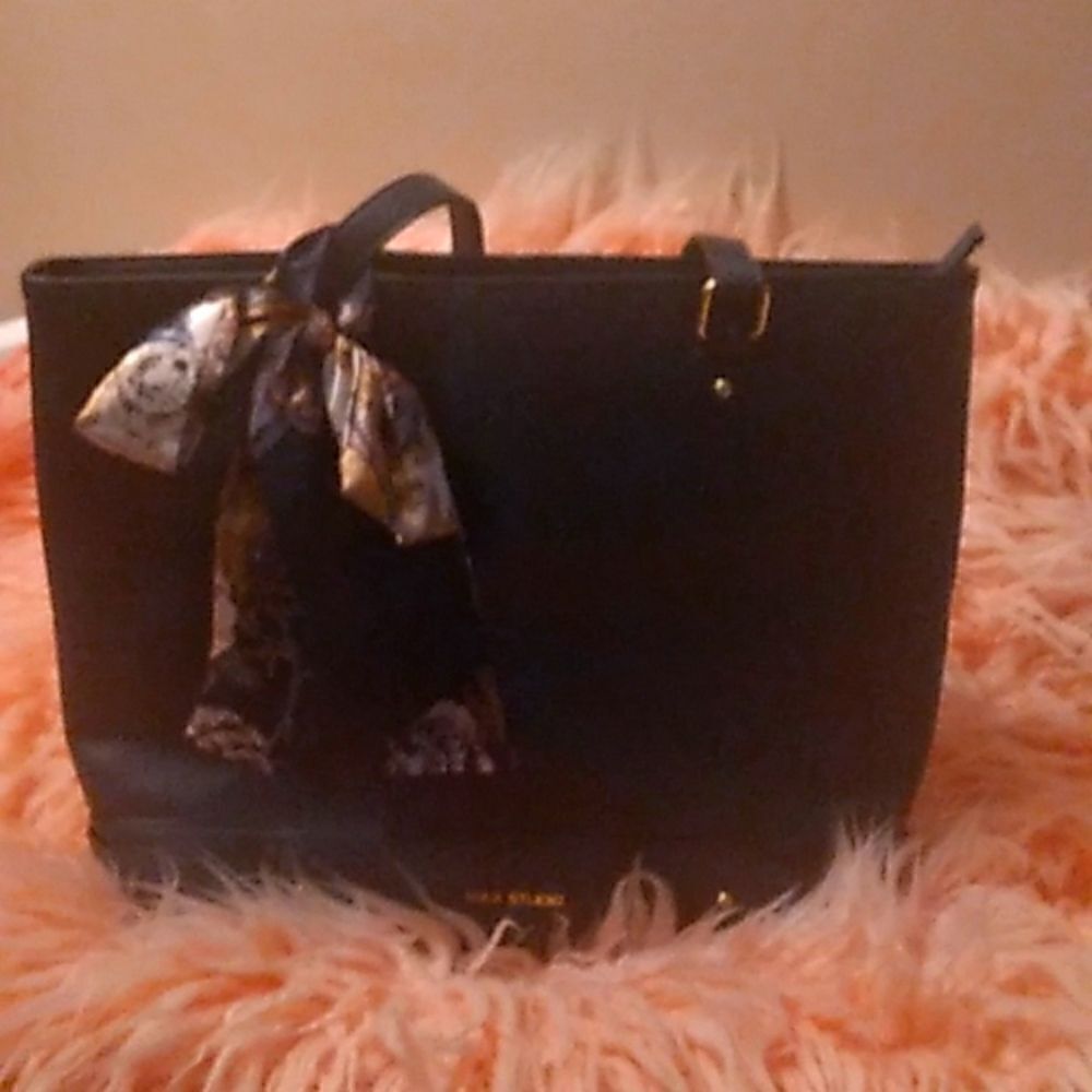 NWOT  MAX STUDIO VEGAN FAUX LEATHER NAVY BLUE LARGE TOTE